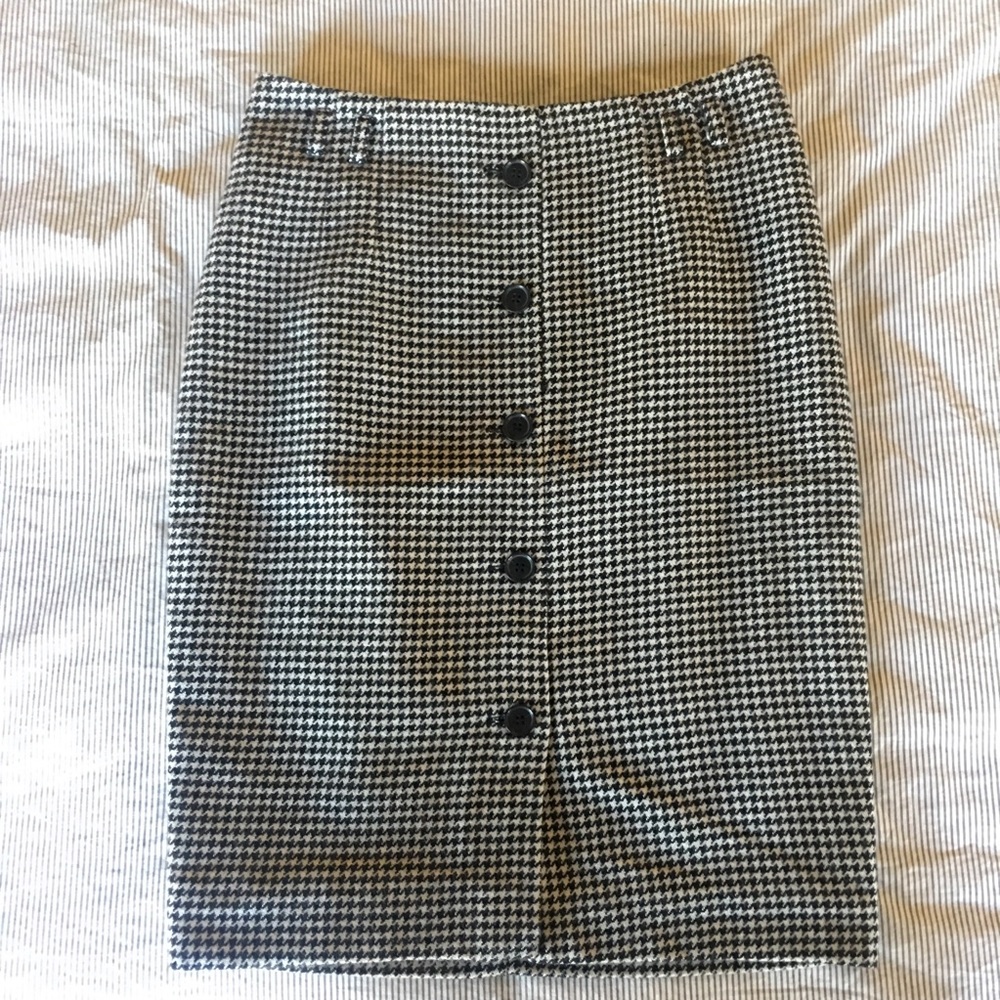 Houndstooth pencil skirt